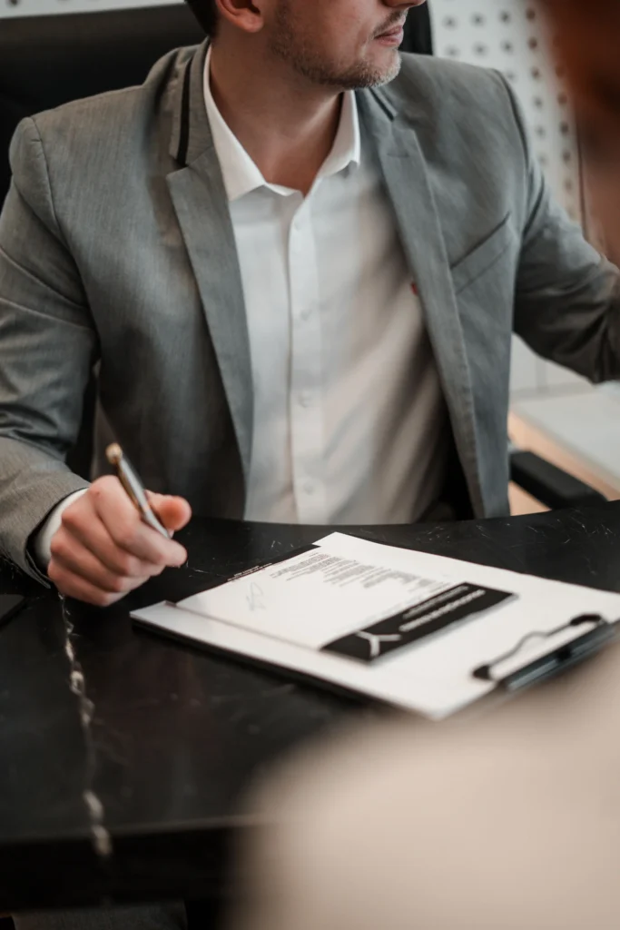 Dr. Yuri Moresco consulta humanizada cirurgia plástica facial saúde mental Curitiba